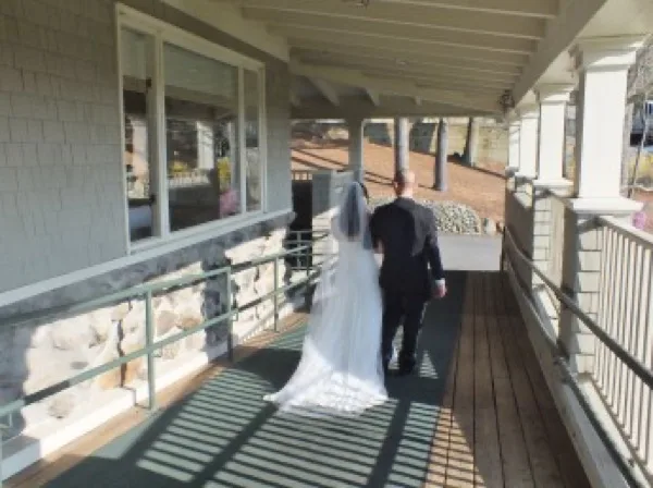Couple strolling the Bellevue Golf Club veranda